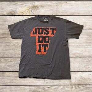 Nike Just Do It Graphic Loose Fit T-Shirt